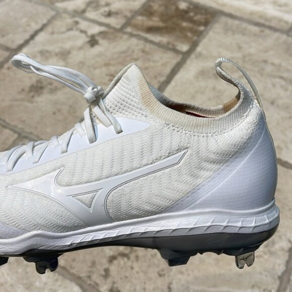 Mizuno Dominant Knit Women's Metal Fastpitch Softball Cleat - Picture 11 of 12